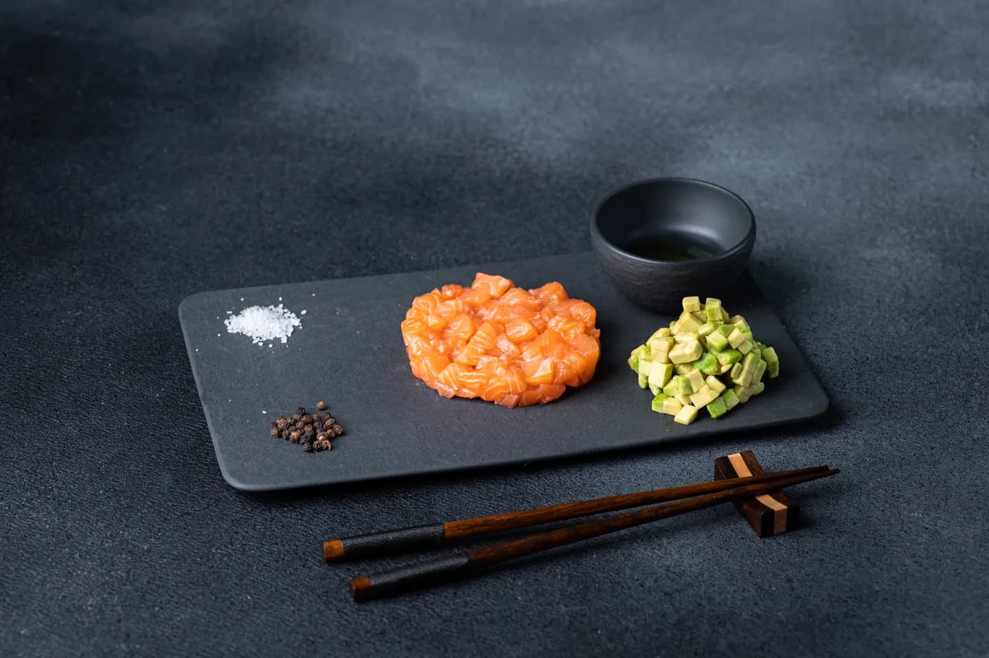 Salmón tartar con aguacate