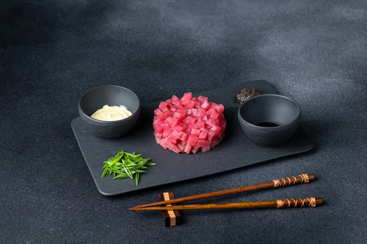 Atún tartar con trufa
