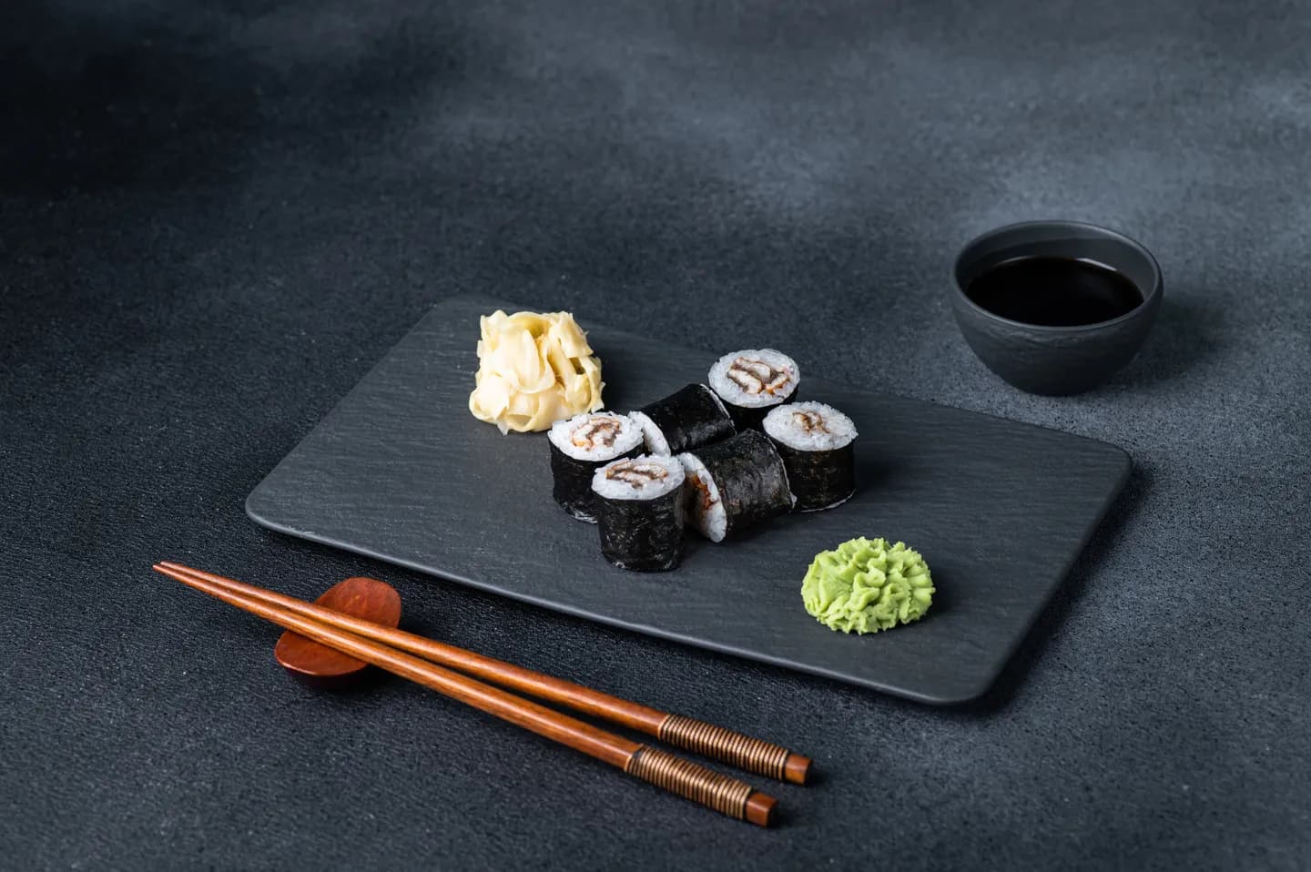 Anguila maki